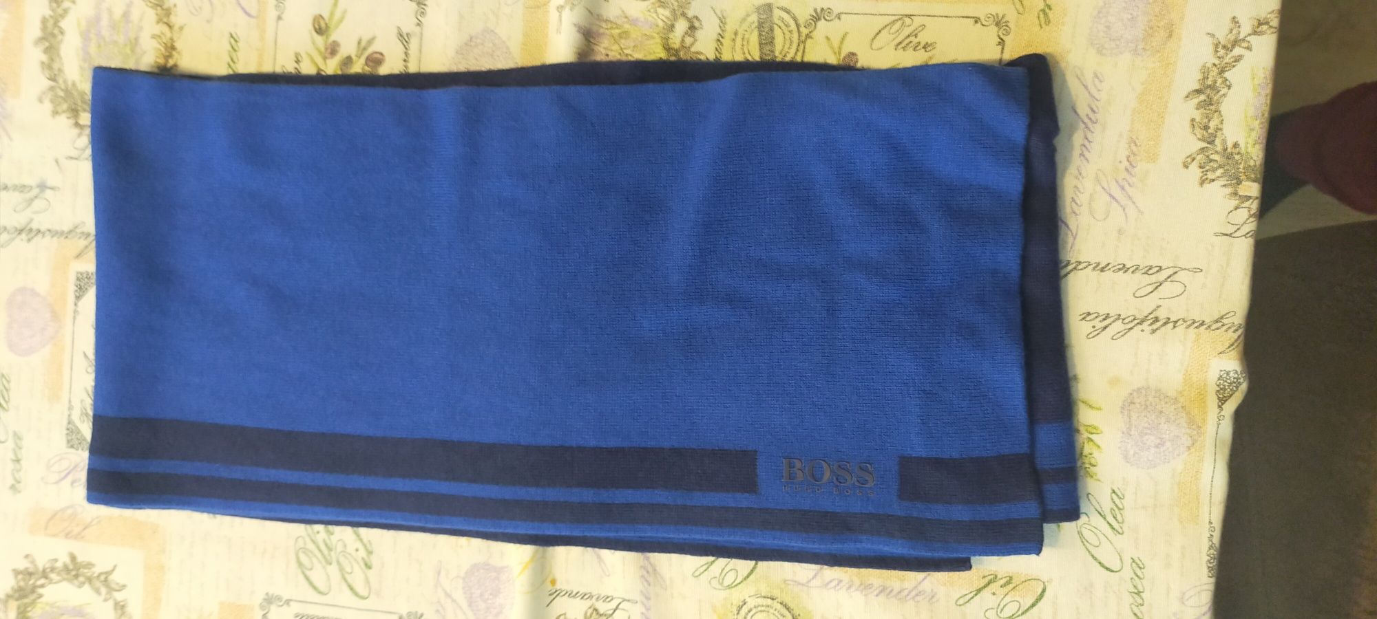 Vând fular original Hugo Boss