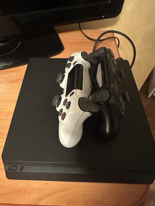 Vand ps4 in perfeta stare