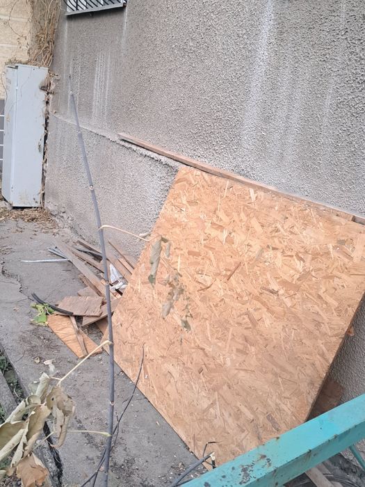 Отдам на дрова брусья и доски