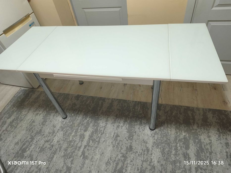 Разтегателна маса с 4 стола