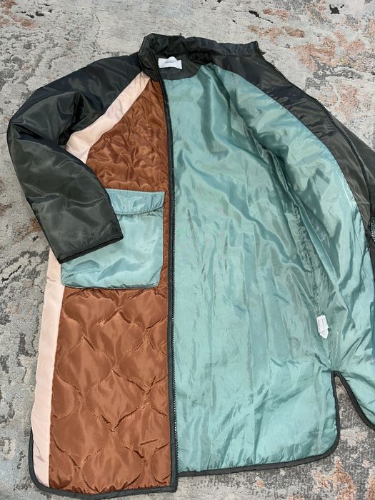 Geaca lunga matlasata marimea 10-11 ani (140 cm) Reserved