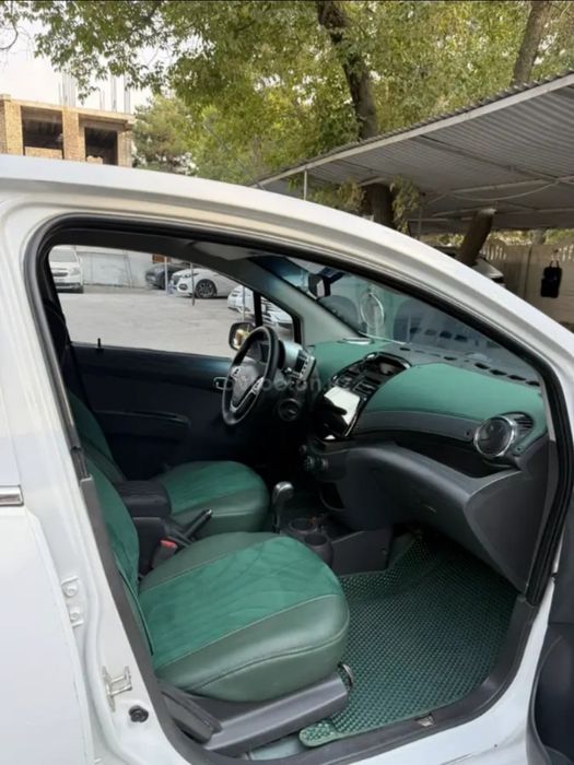 1-yevro aftamat karobka qo‘yilgan moshina yaxshi