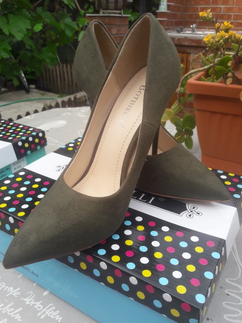 De vanzare pantofi stiletto