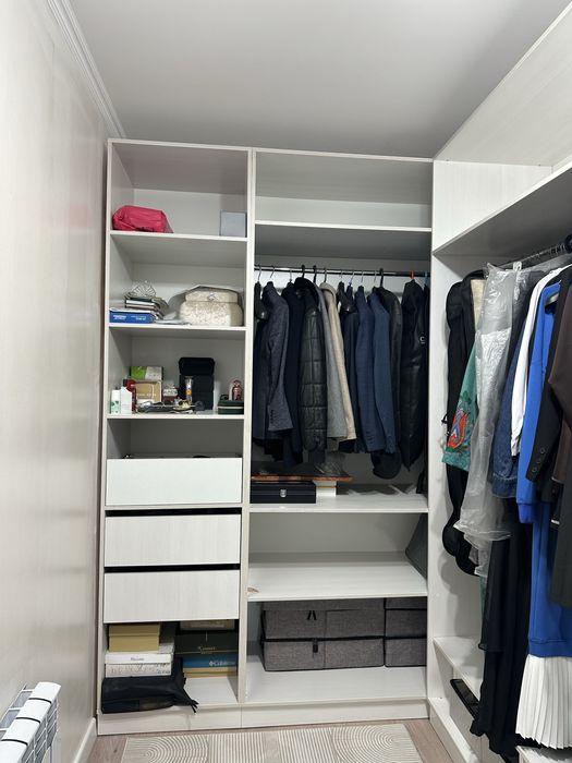 Срочный торг! Продаю гардеробную систему в отличном состоянии.