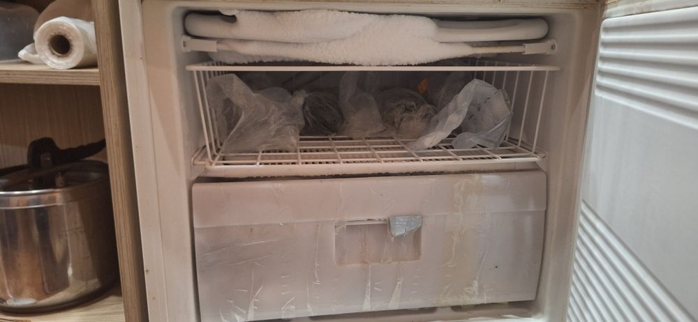 Хладилник Gorenje с фризер в добро състояние 75лв.