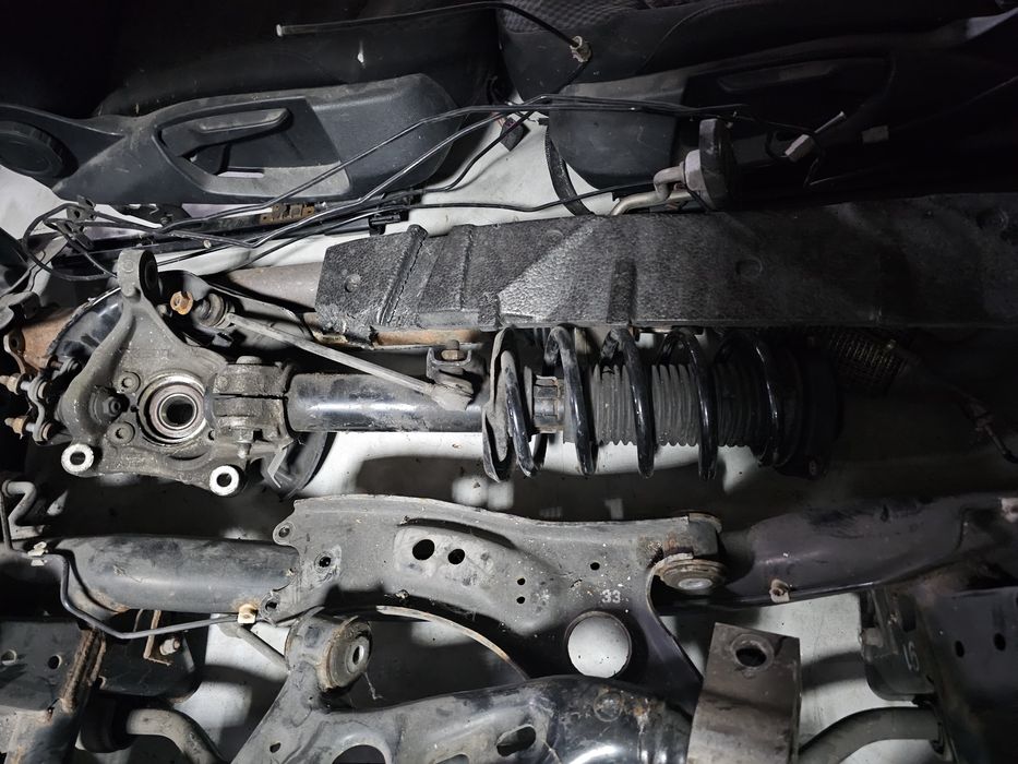Vând suspensie , telescoape  , arcuri , fuzete  vw passat  B7