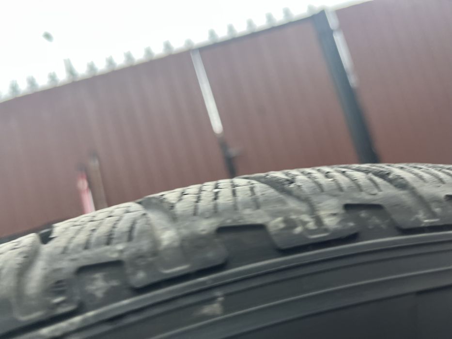 275/50R20 Pirelli winter x4