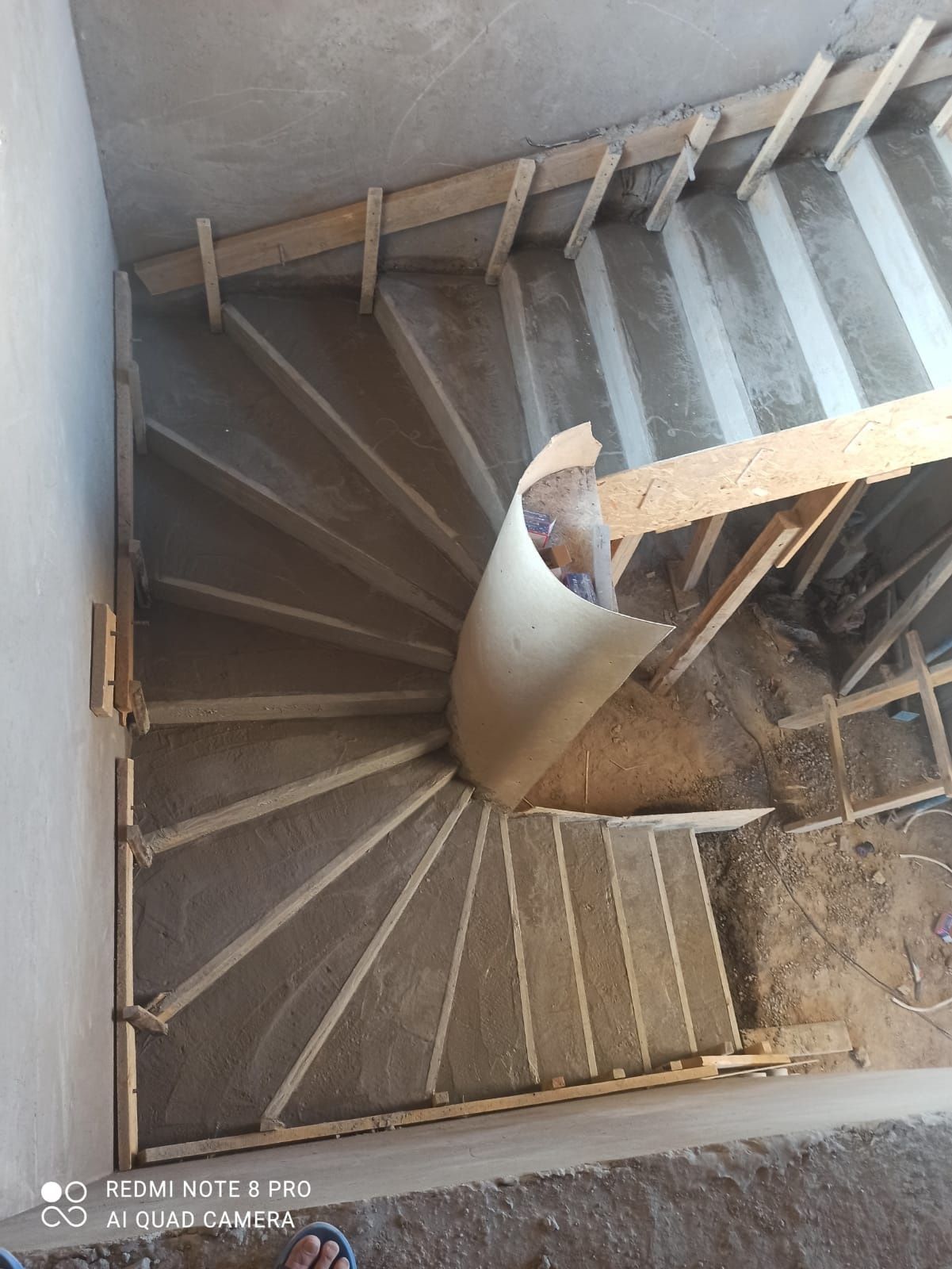 Лестница каркас бетон  монолитный лестница  ресторан дом коттедж