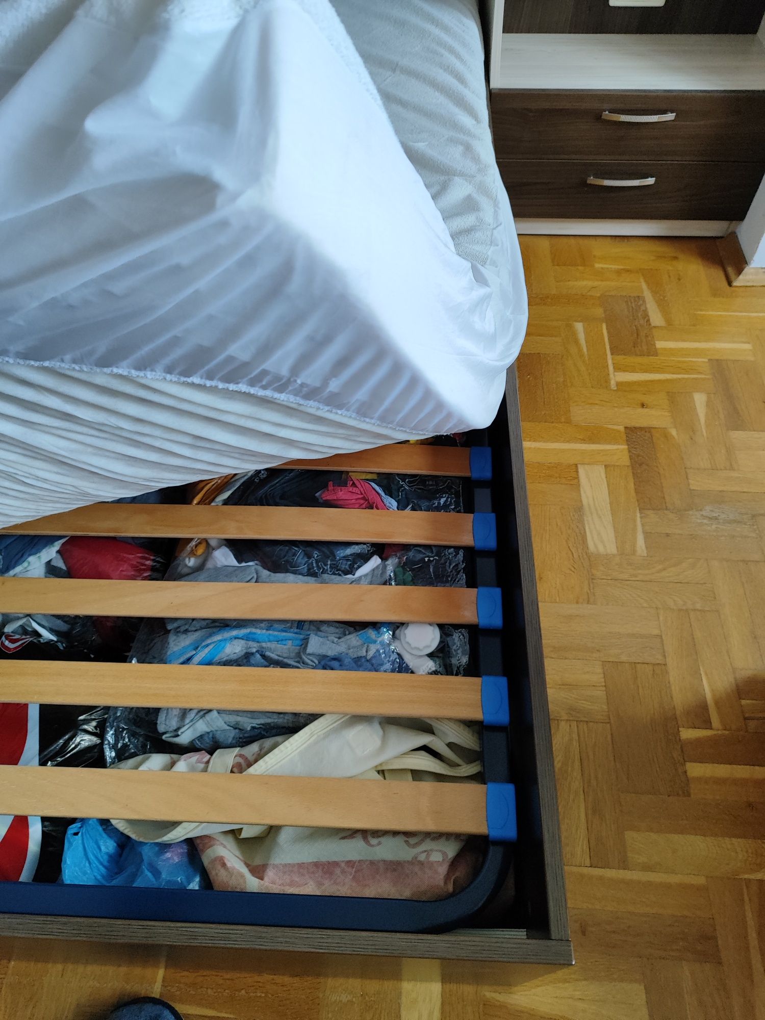 Спалня с матрак с повдигащ механизъм 160/200