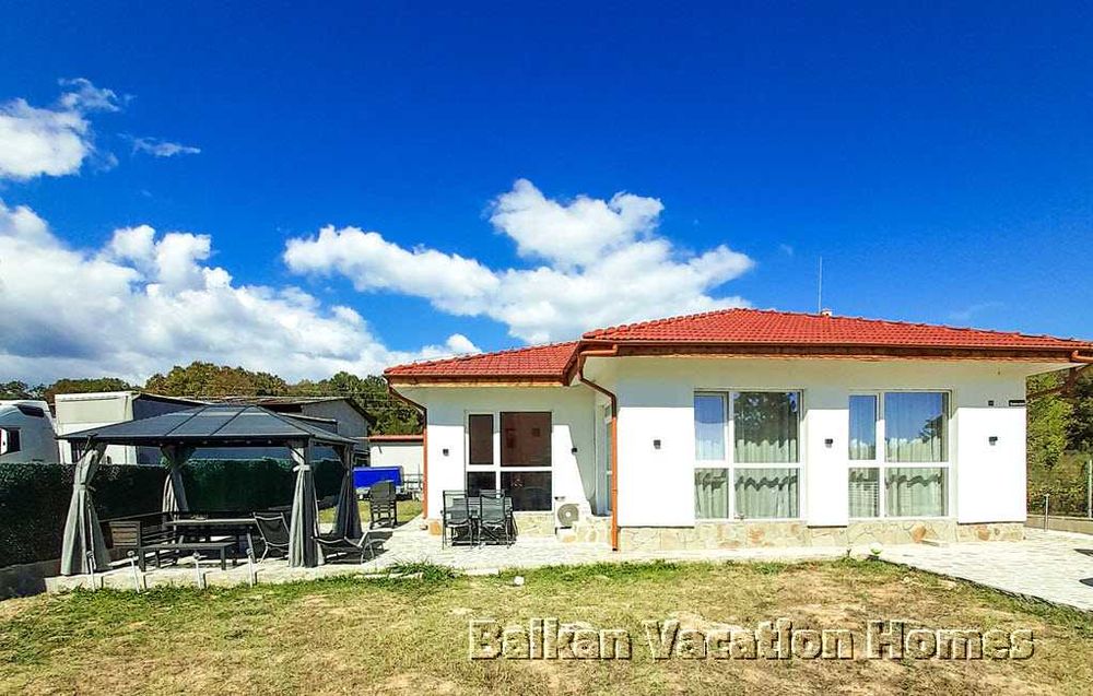 Модерна едноетажна къща близо до морето в Шкорпиловци