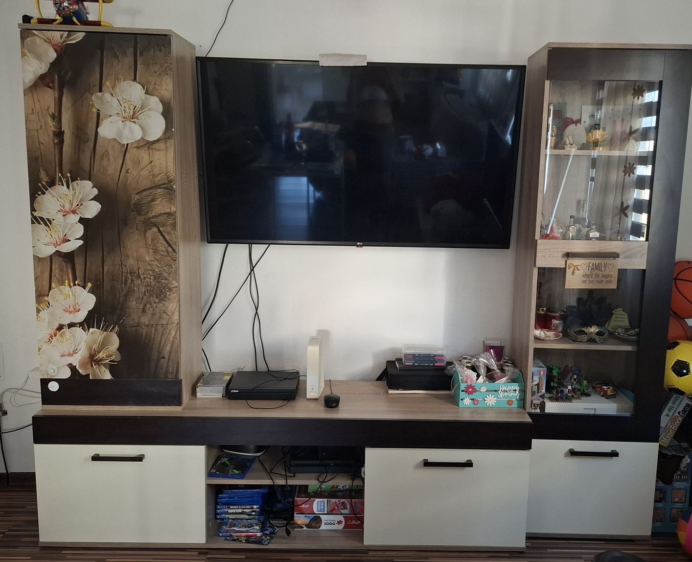 Vand mobila living