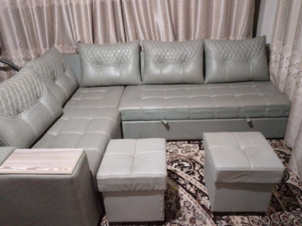 Spalni hamda divan
