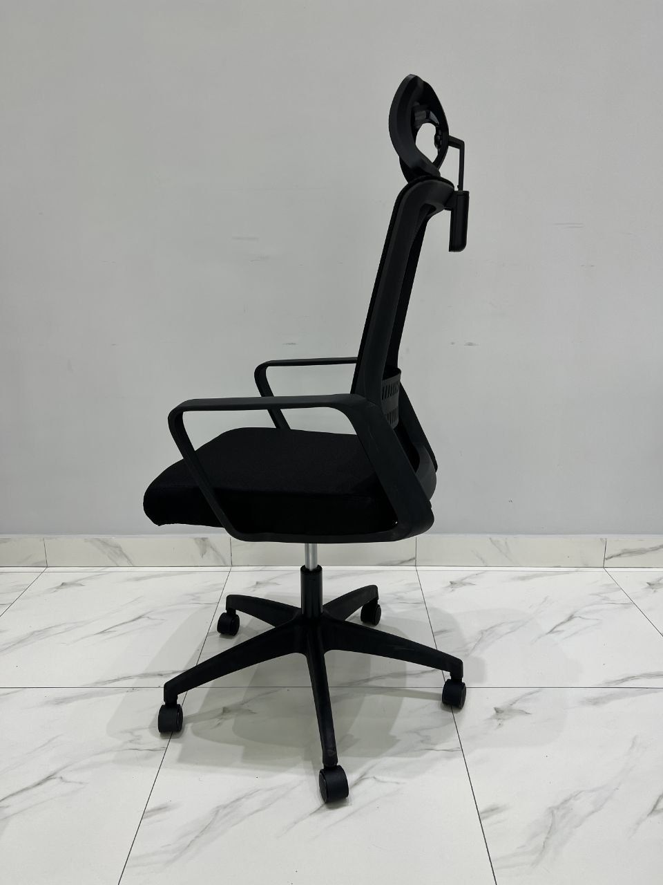 Офисное кресло модель Тонй блак
