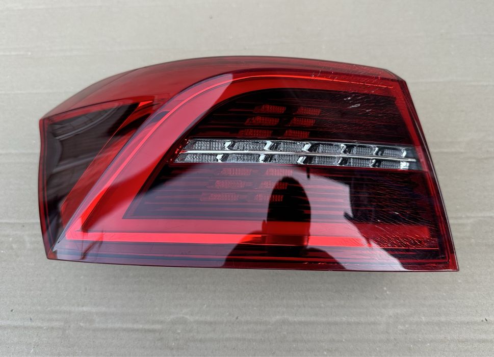 Stop stanga VW Passat B8 Break : 3G9945207K