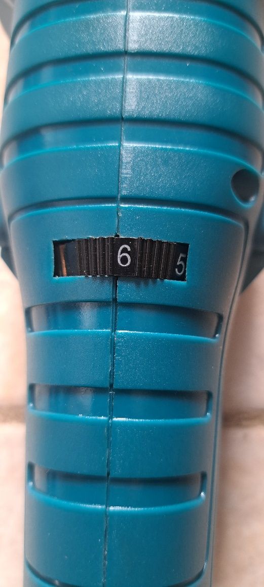 Bormasina dreapta cu baterii Makita 18 v