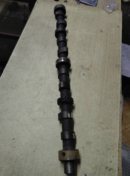 Вал разпределителен