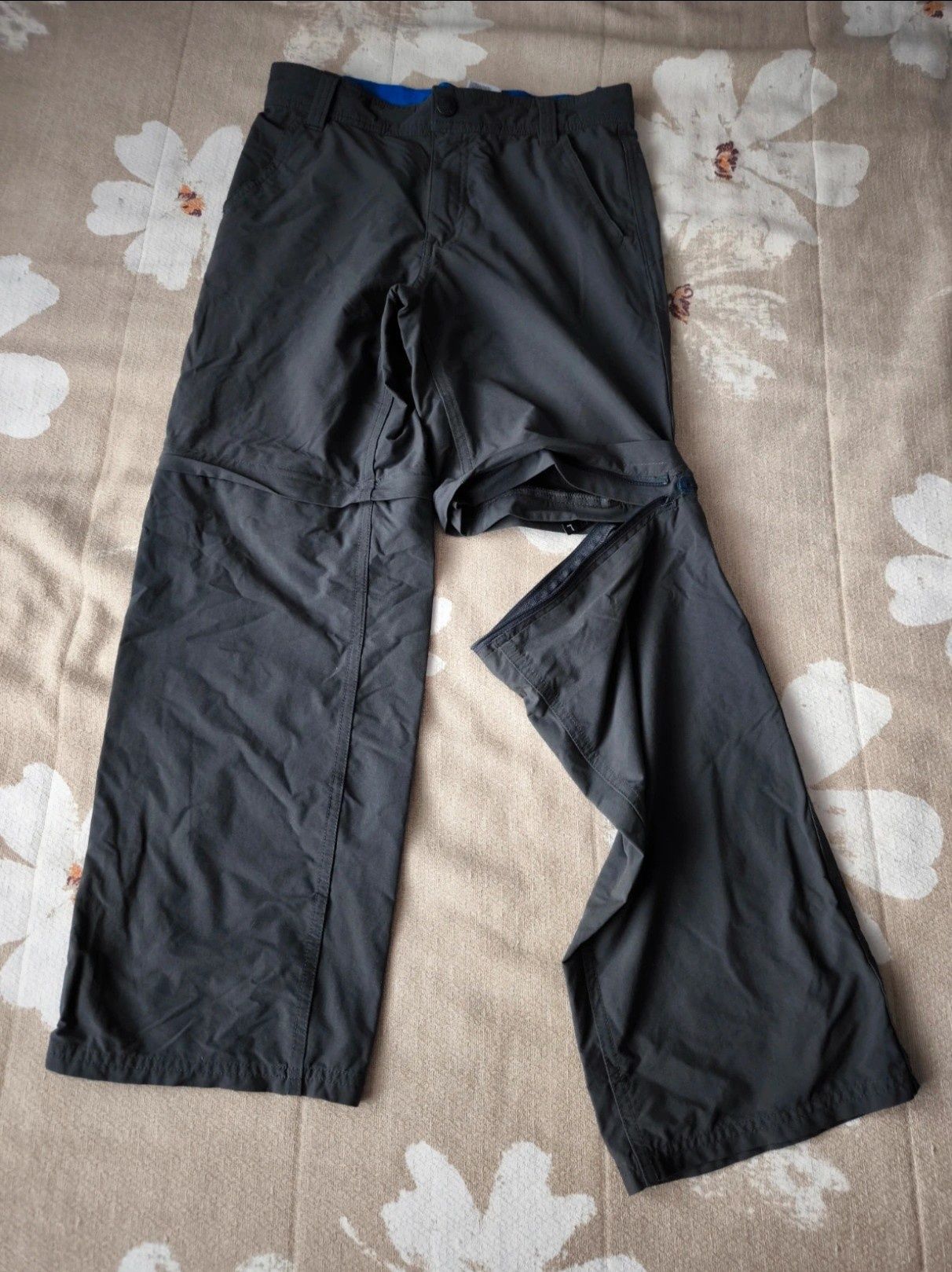 Pantaloni drumeție The North Face 2 in 1 M(10-12 ani)