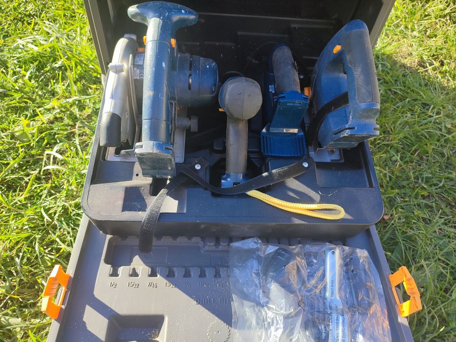 Vând/Schimb set de scule Rioby