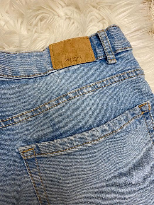 Pantaloni scurți blugi Bershka