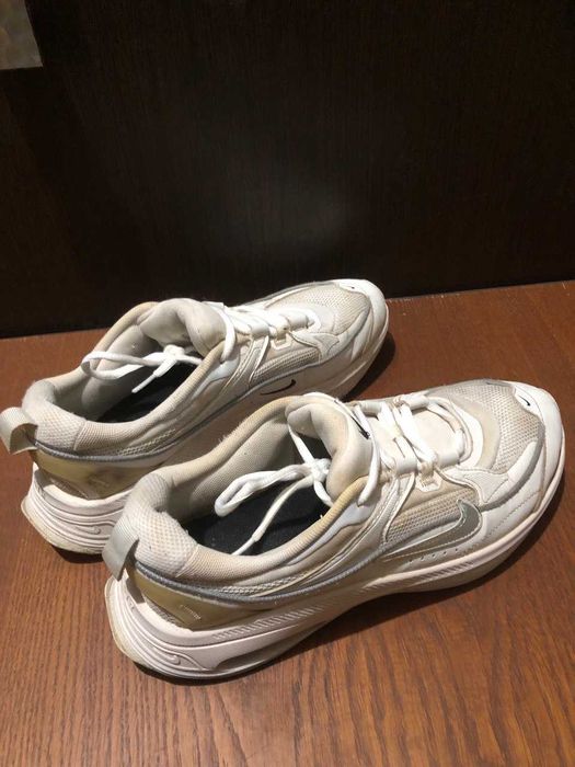 Кроссовки Nike утеплённые 43 р. оригинал как рабочий вариант.