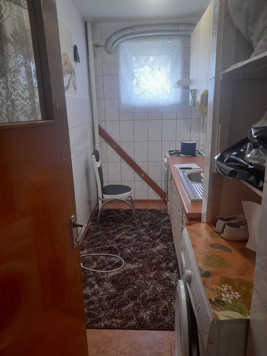 Închiriez apartament cu 4 Camere