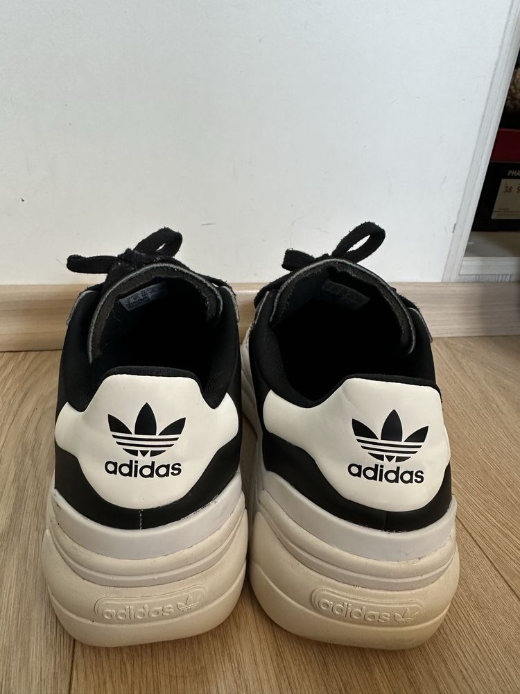 Обувки Adidas