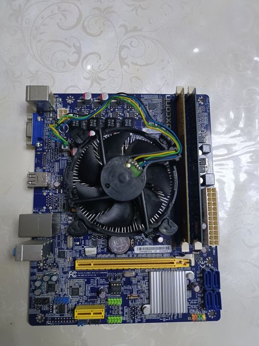 Продаю Материнка с процессор озу