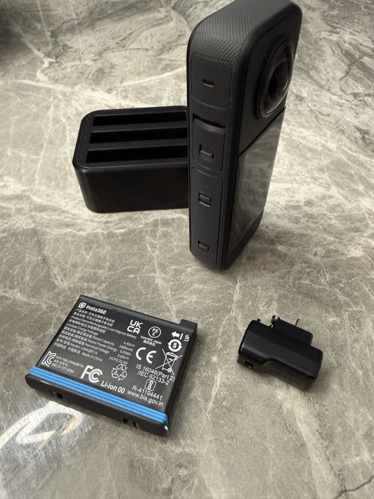 Insta 360 X3 + батерия, зарядно