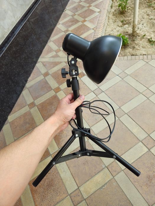 Foto lampa sotiladi yengi