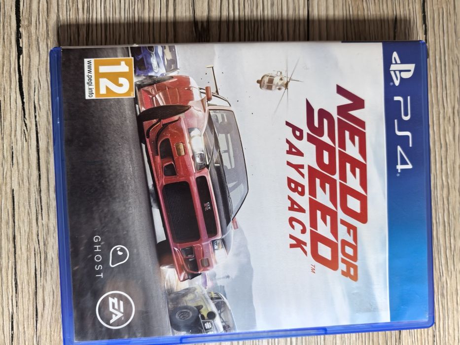 Consola PS 4 + 6 jocuri