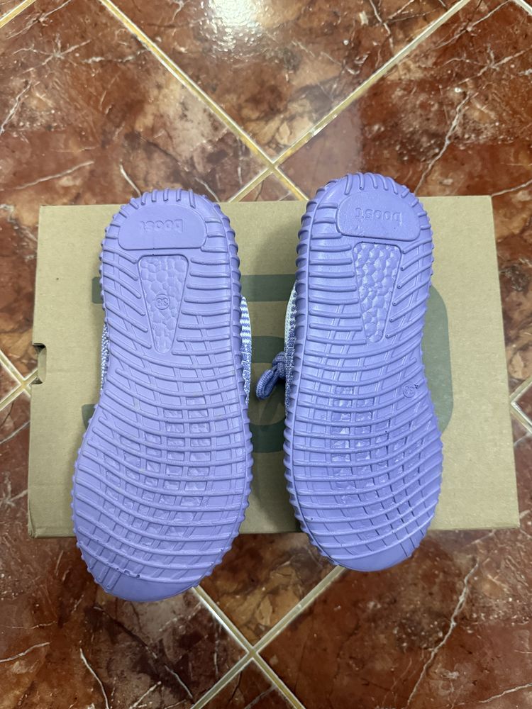 Papuci Yeezy model nou 2025 !