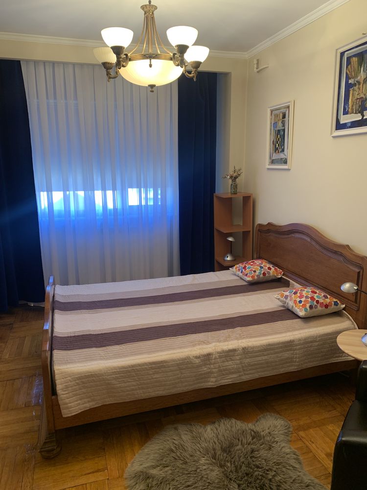 Inchiriez apartament CENTRAL 4 camere decomandate.