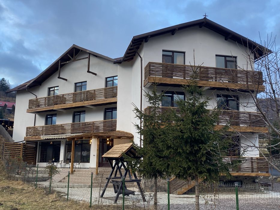 De inchiriat Pensiune 12 camere Moieciu de Jos -Pestera