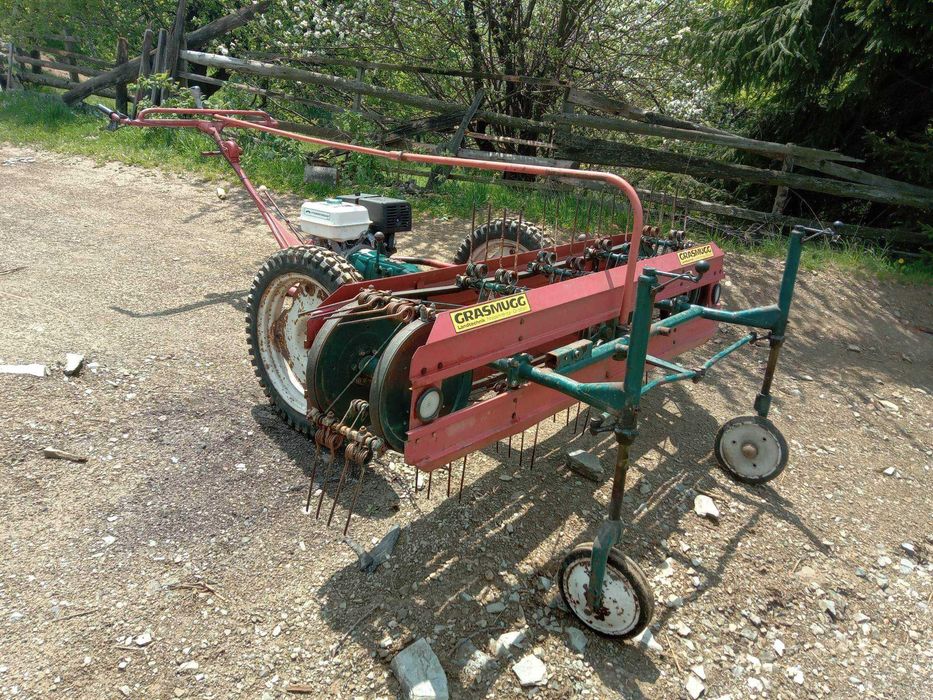 Motogreblă de vânzare Potinger și Reform.