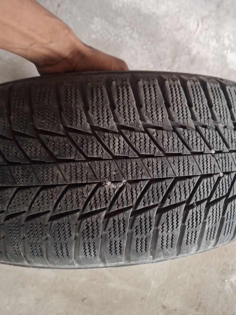 Продам шины зимние в хорошем состоянии