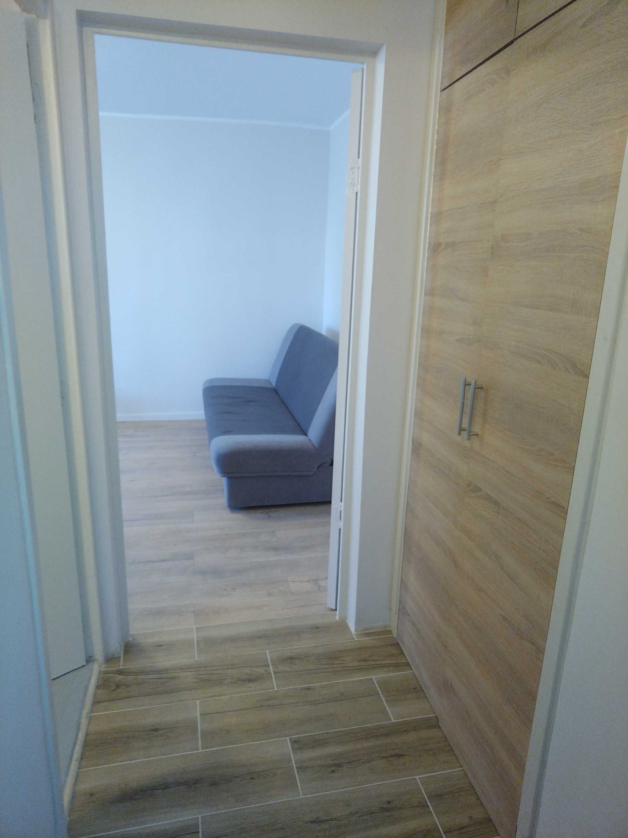 Închiriez garsoniera