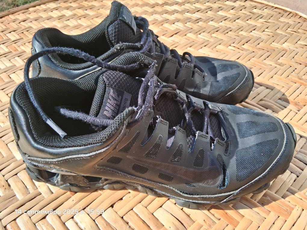 Маратонки asics 41.5 и Nike 42