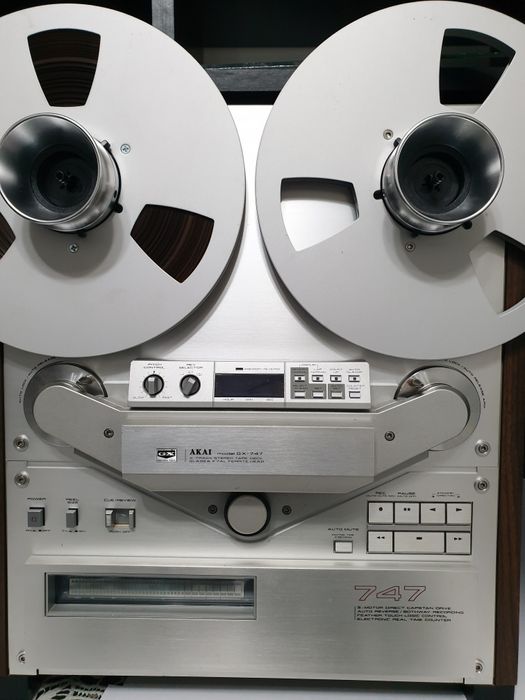 AKAI GX-747 silver