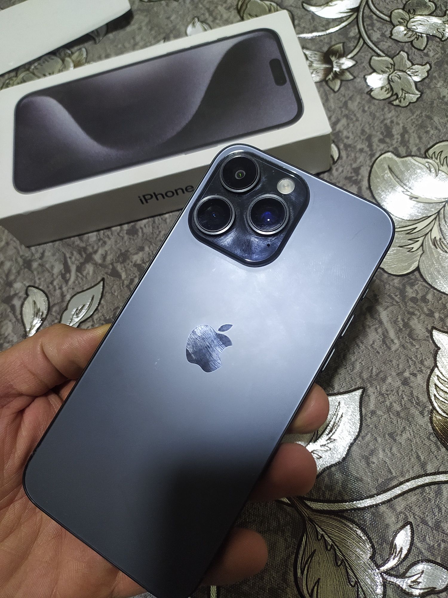 Iphone 15 pro max. 126 gb Dubaiski versiya holati alo.