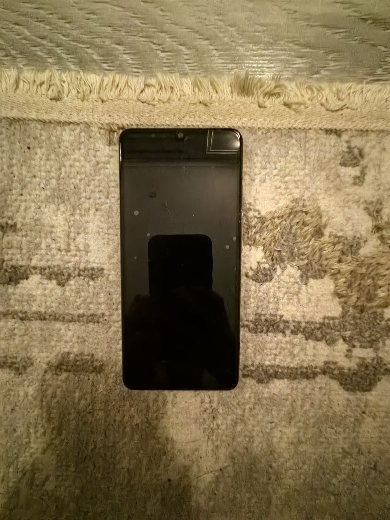 GalaxyA32 в хорошем состоянии без лагов.