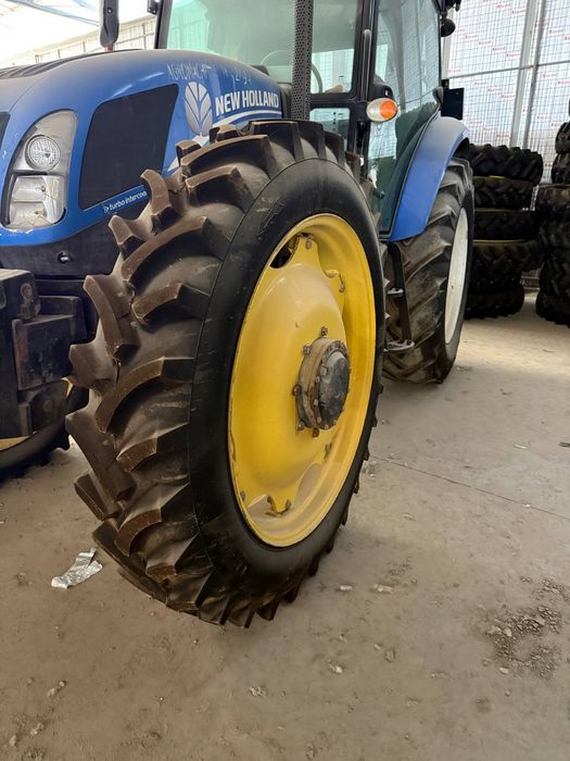 Продаю комплект новых узких баллонов с дисками для техники NEW HOLLAND