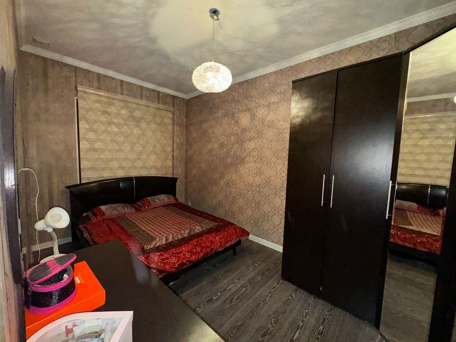 Спальни и диван продаётся состоянии хорош