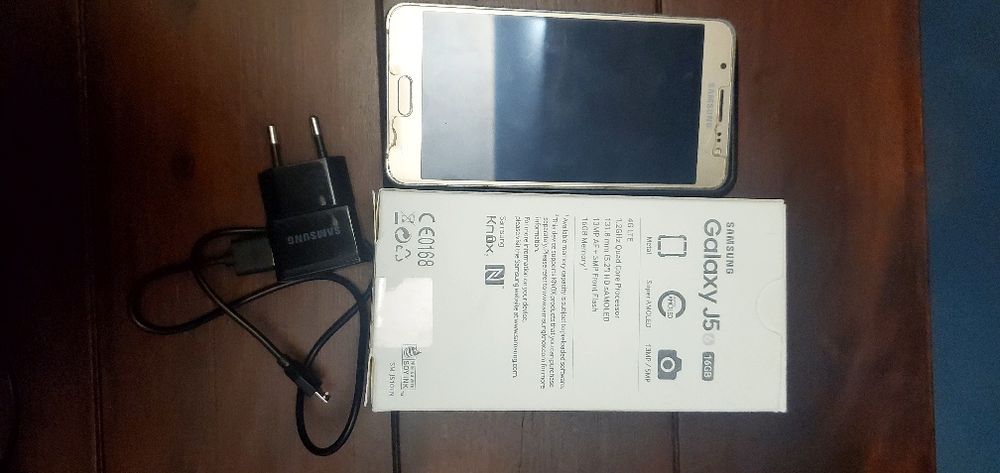 Vând 3 telefoane Samsung J7,J5,J3