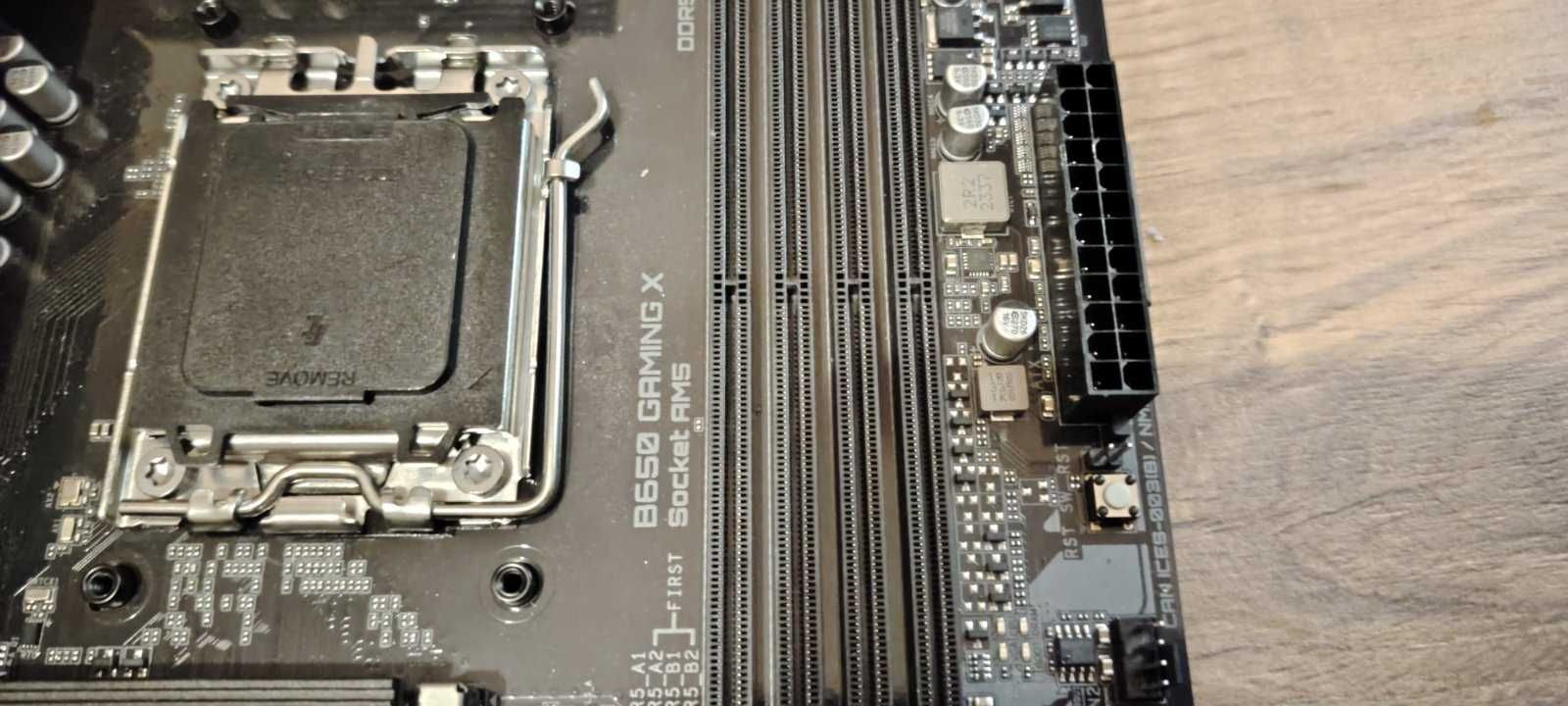 GIGABYTE B650 GAMING X AM5 + RYZEN 7 8700G 8-Core (5.1GHz) AM5