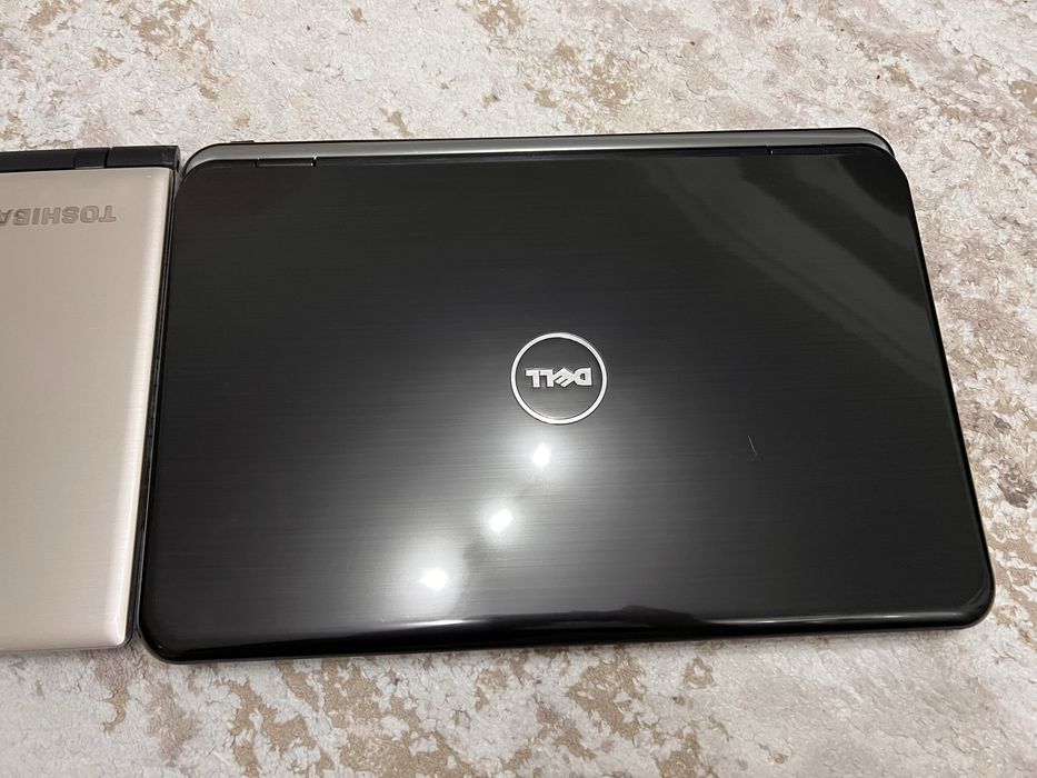 Два броя лаптоп Dell и Toshiba