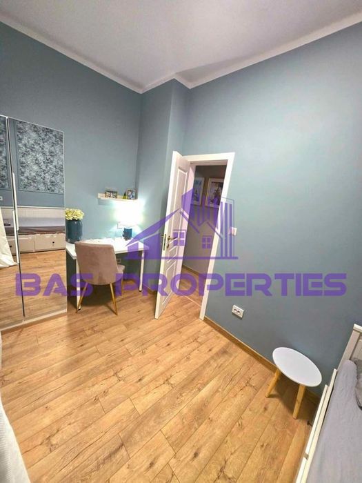 Продава се Тристаен апартамент в София, Център - 68 кв.м за 4044 €/кв.м - Снимка #8