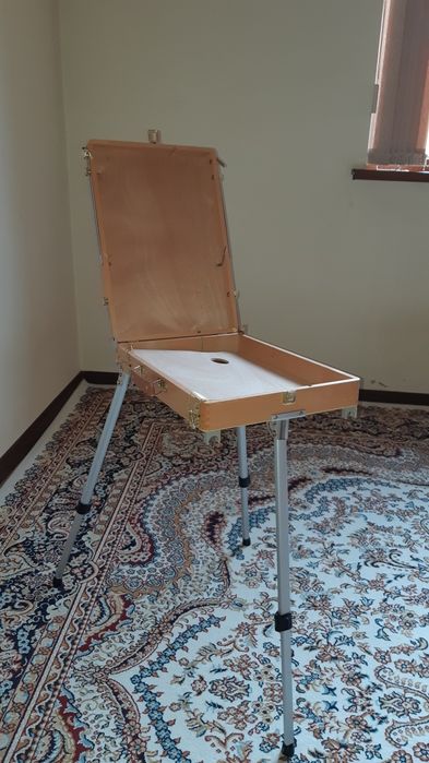 Этюдник новый,отличного качества,из прочного дерева и металла