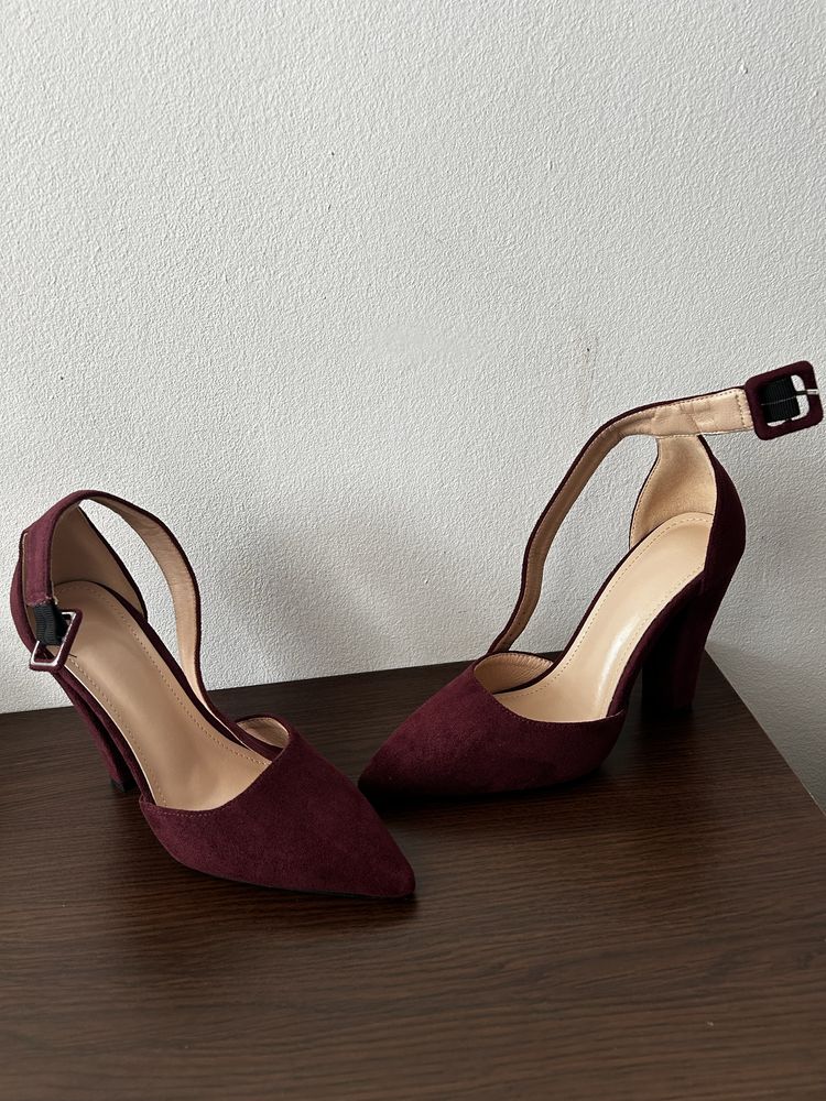 Pantofi eleganti din catifea de eveniment