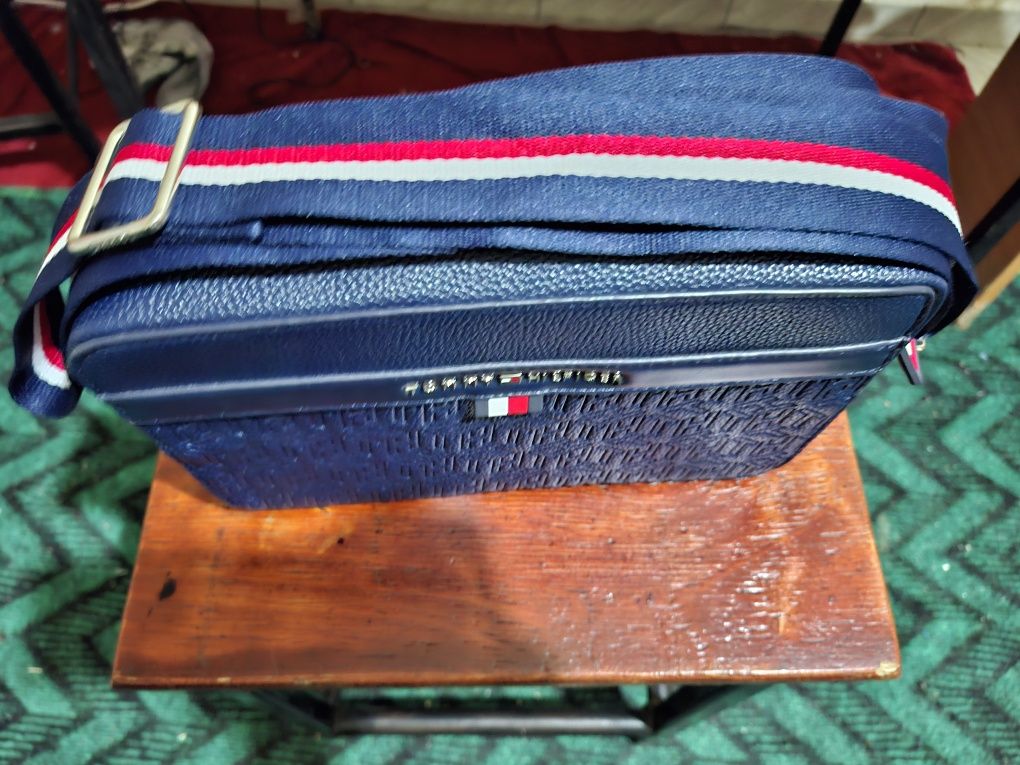 Tommy Hilfiger продается
