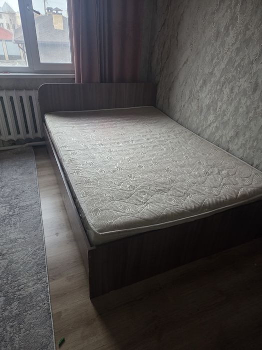 Продаю двуспальную кровать в хорошем состоянии.
Размер: 180×200 см.
Цв